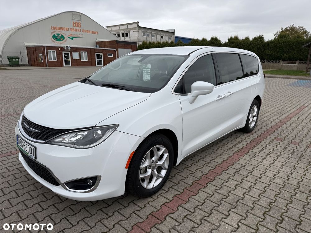 Chrysler Pacifica - 3