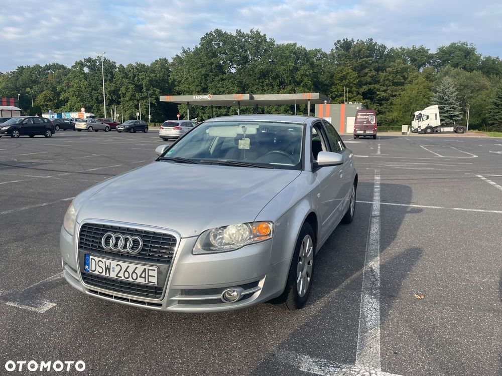 Audi A4 Limousine - 1