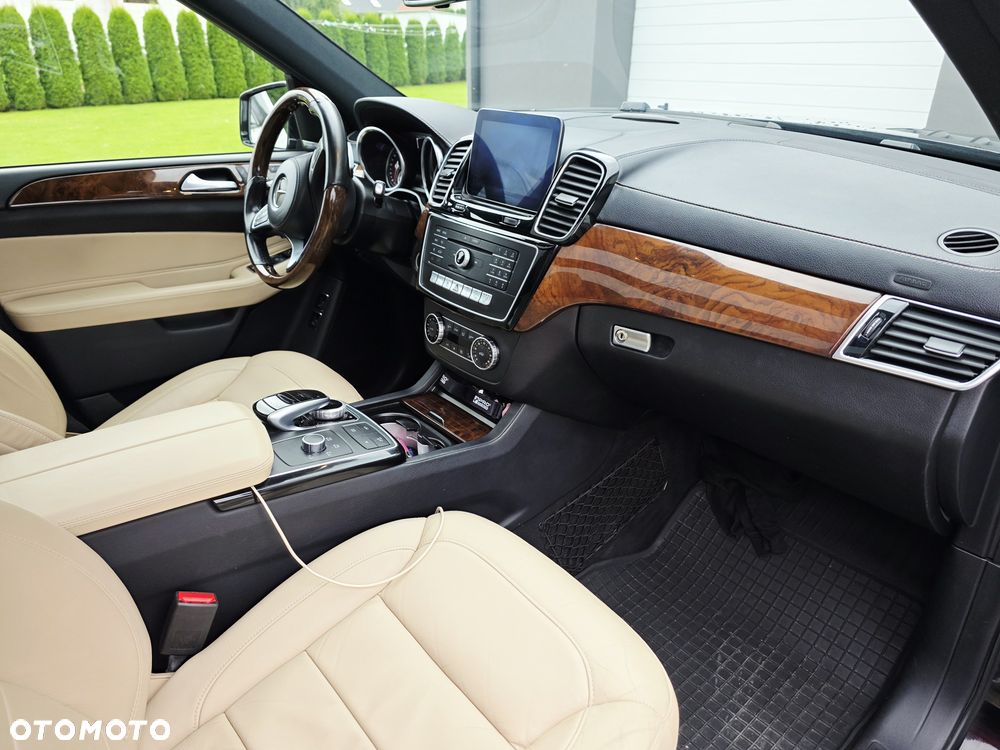 Mercedes-Benz GLS - 25