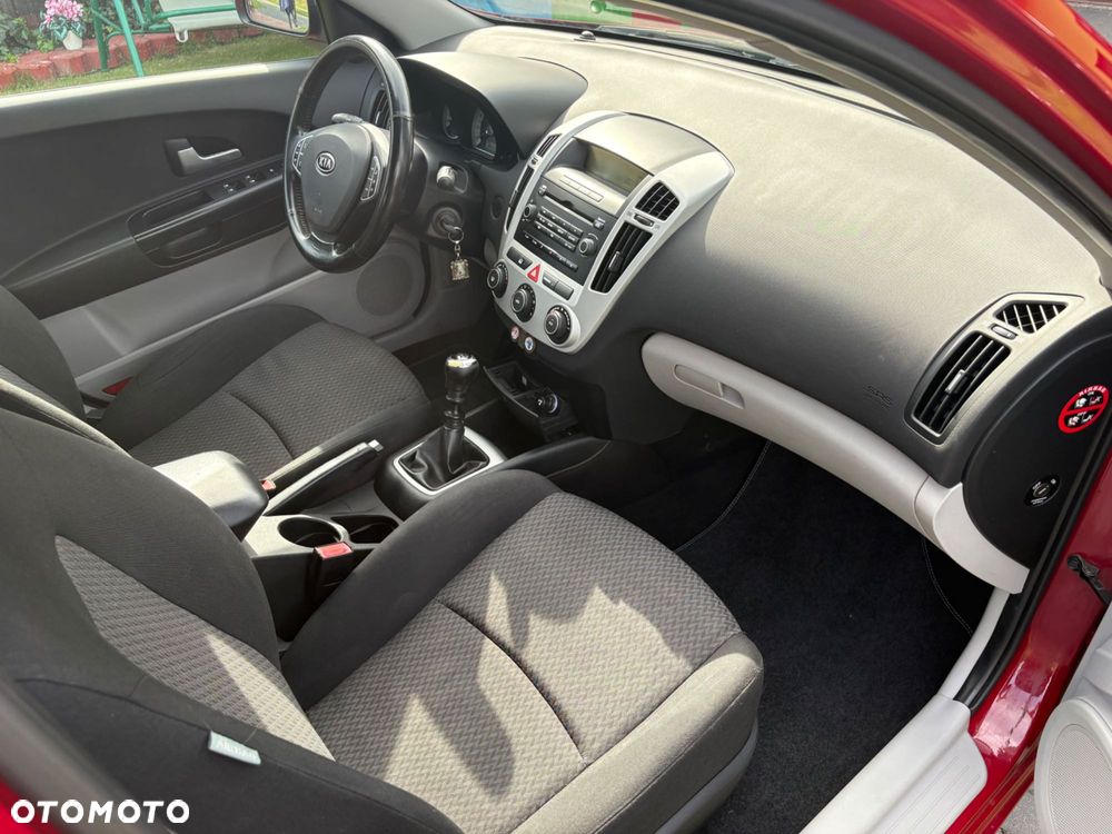 Kia Ceed - 5