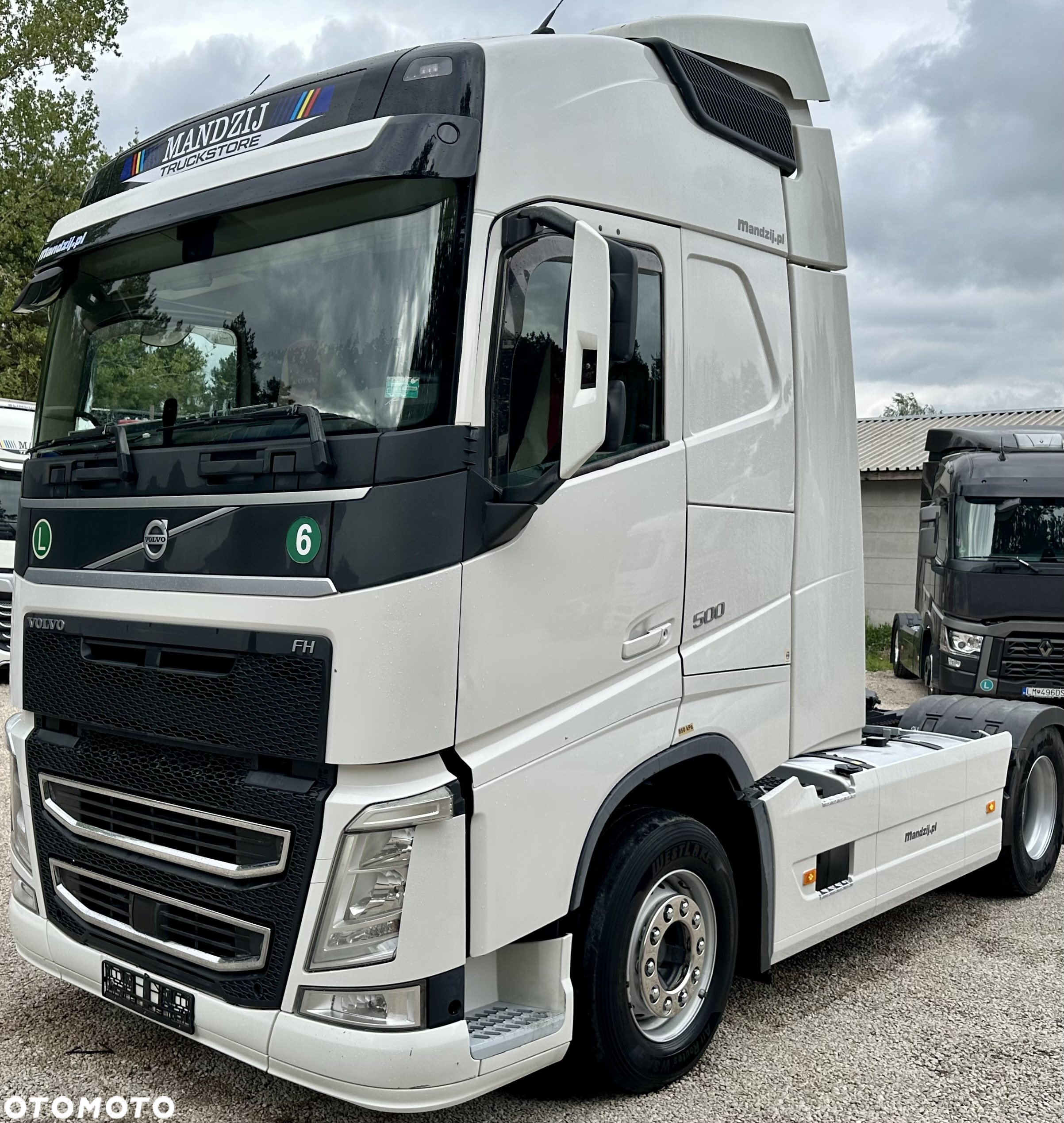 Volvo FH500 GLOB XL AUTOMAT FULLSPOJLERY KLIMA SKÓRA LED LODÓWKA 2xALUTANK EURO 6 2015r ŁADNY - 4