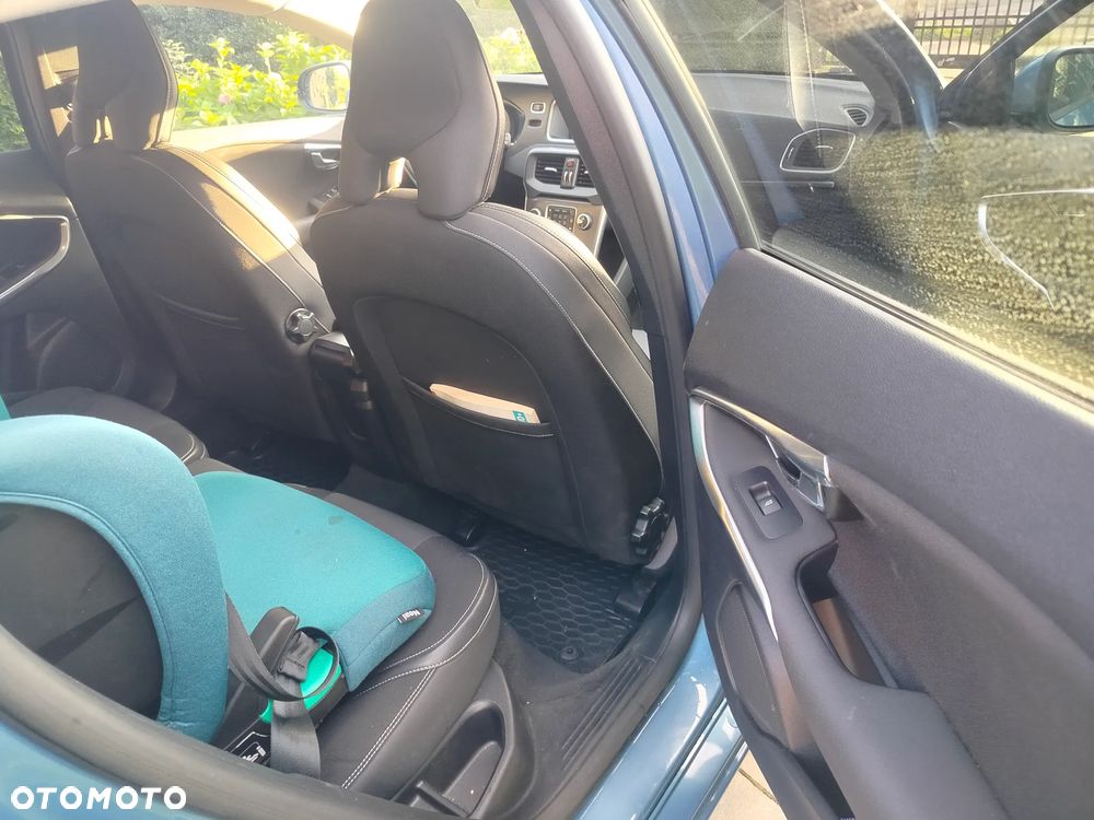 Volvo V40 D2 - 10