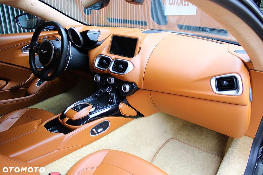 Aston Martin Vantage - 21