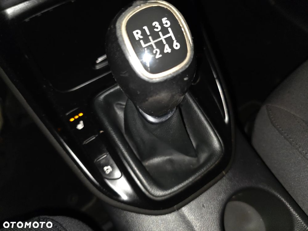 Kia Carens 1.7 CRDi Vision - 18