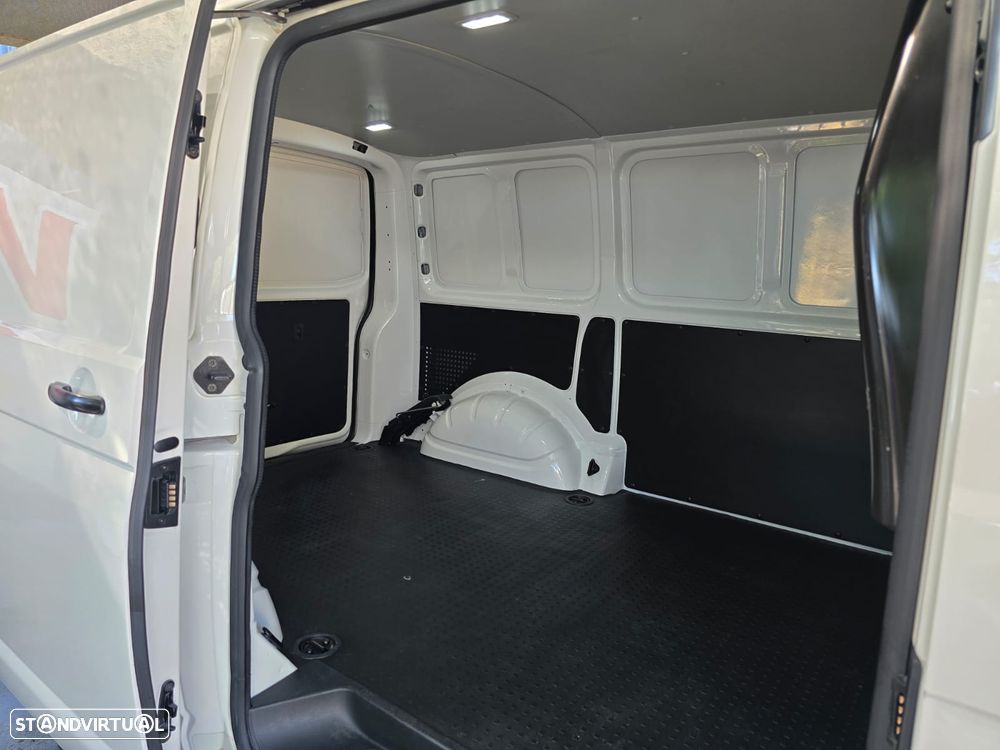 VW Transporter 2.0 TDI - 22