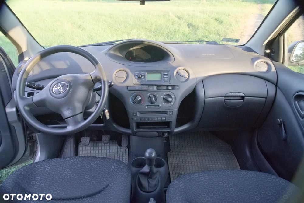 Toyota Yaris 1.0 Base - 15