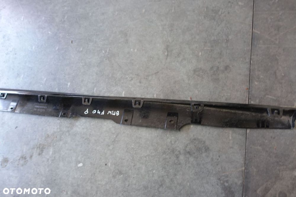 LISTWA PROGOWA PRAWA BMW F40 - 3