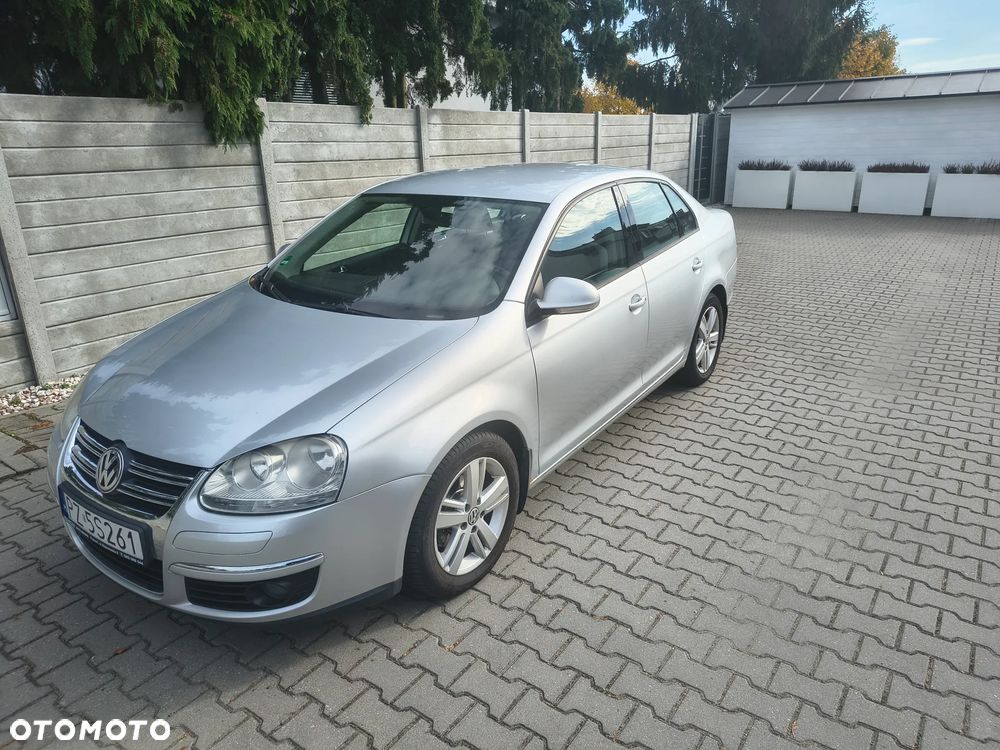 Volkswagen Jetta - 1