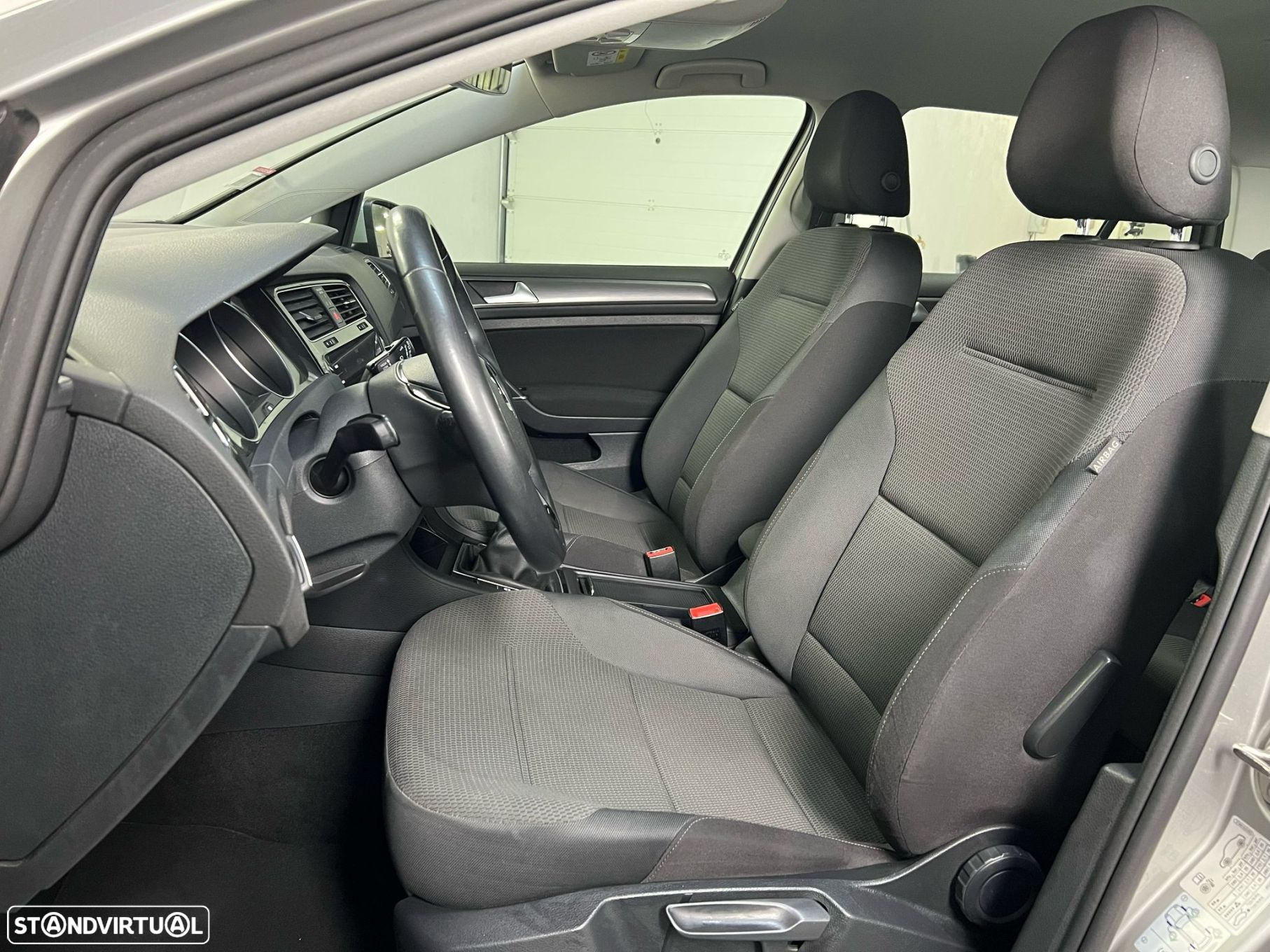 VW Golf 1.6 TDI Confortline - 6