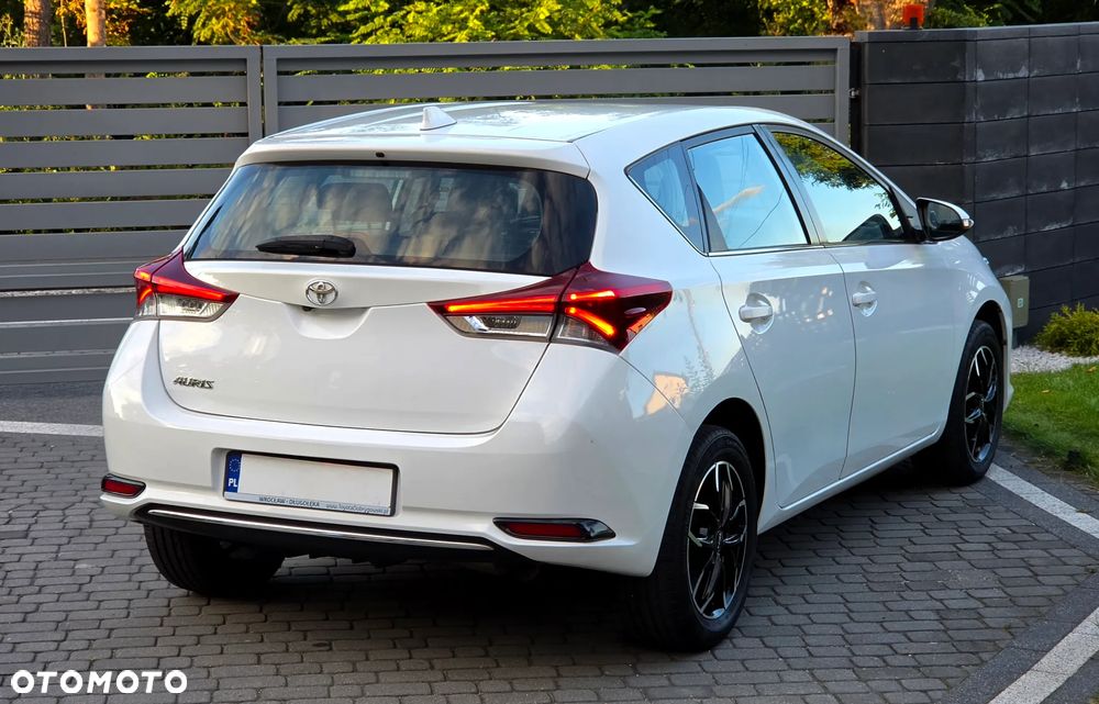 Toyota Auris 1.6 Premium - 6
