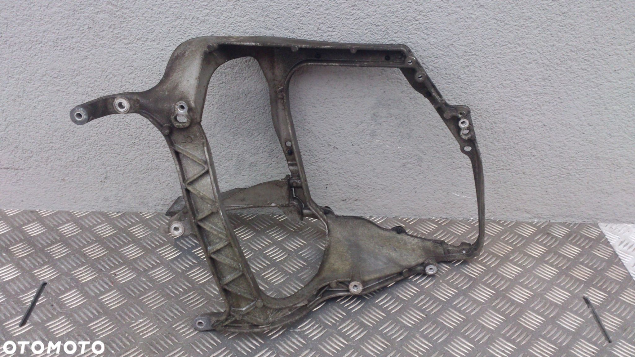 MOCOWANIE REFLEKTORA LAMPY LEWY DAF CF - 1