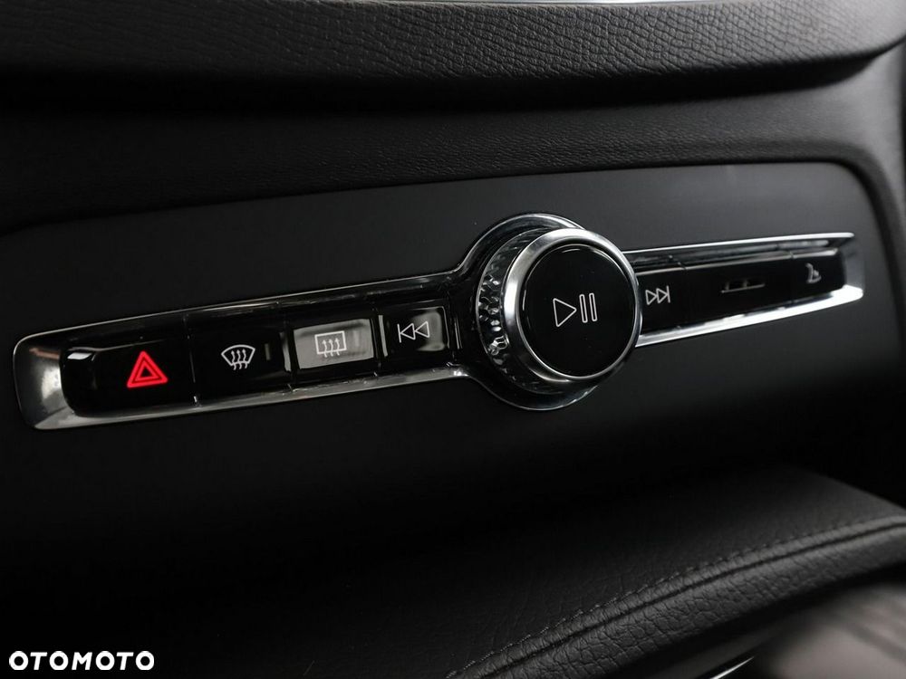 Volvo XC 90 B5 D AWD Momentum Pro - 31