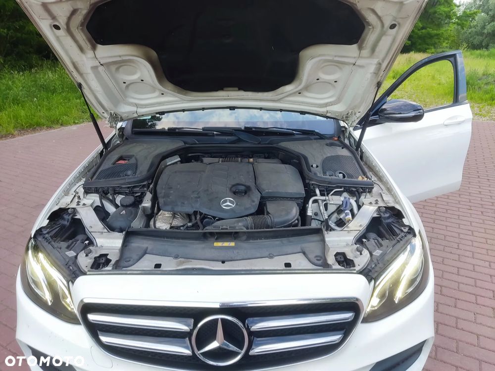 Mercedes-Benz Klasa E 220 d 4-Matic 9G-TRONIC - 25