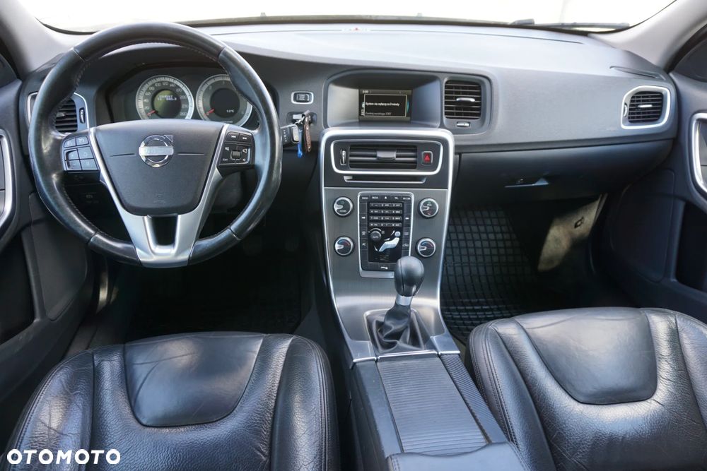 Volvo V60 D2 Momentum - 12