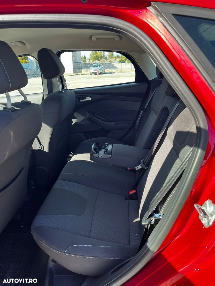 Ford Focus 1.6 TDCi DPF Titanium - 12
