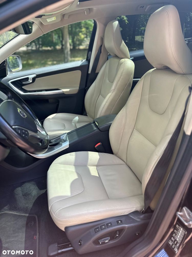 Volvo XC 60 D4 AWD Momentum - 3