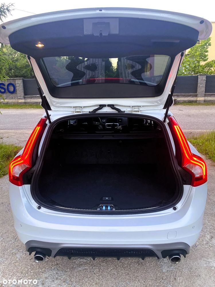 Volvo V60 D4 AWD Geartronic RDesign - 27