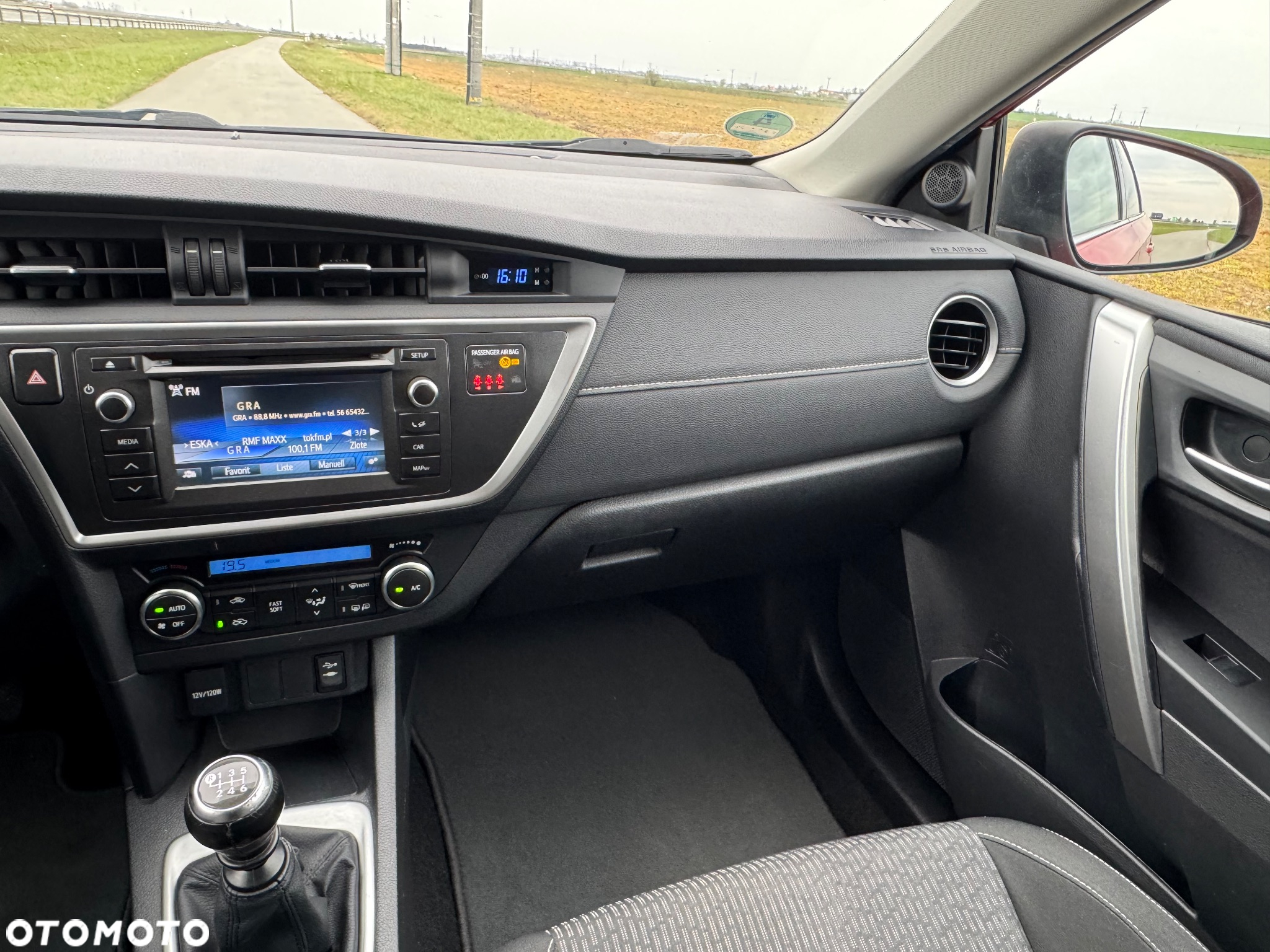 Toyota Auris 1.33 Dual-VVT-i Touring Sports Edition - 24