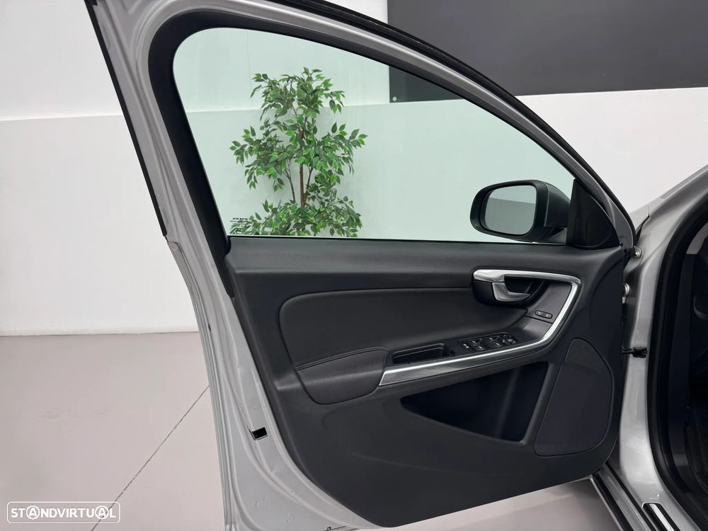 Volvo V60 2.0 D3 Momentum - 13