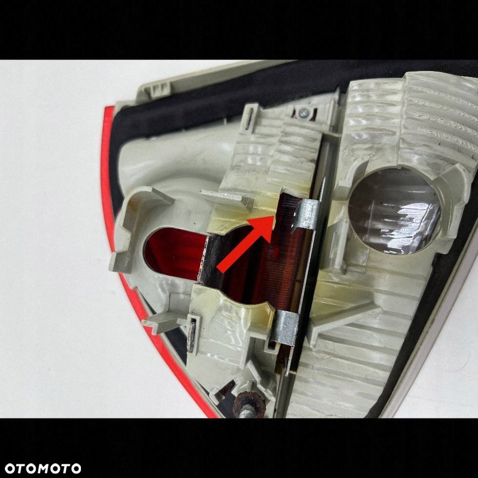 BMW 3 E91 LAMPA PRAWA TYŁ W KLAPĘ 7160064 - 6