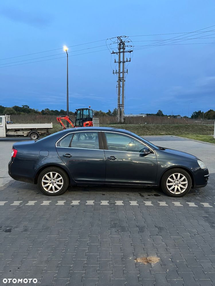 Volkswagen Jetta 1.9 TDI Trendline - 10
