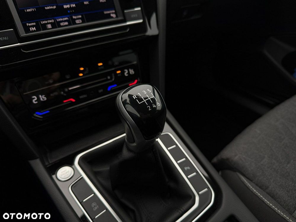 Volkswagen Passat - 14