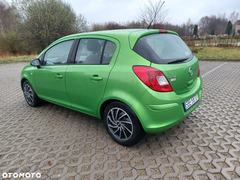 Opel Corsa 1.2 16V Cosmo - 9