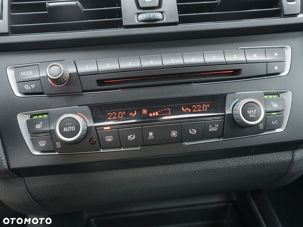 BMW Seria 1 116d Sport Line - 32