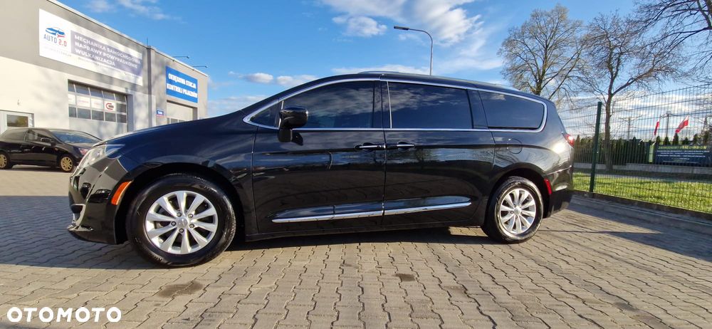 Chrysler Pacifica - 5