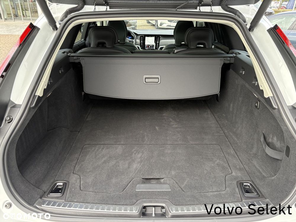 Volvo V90 2025