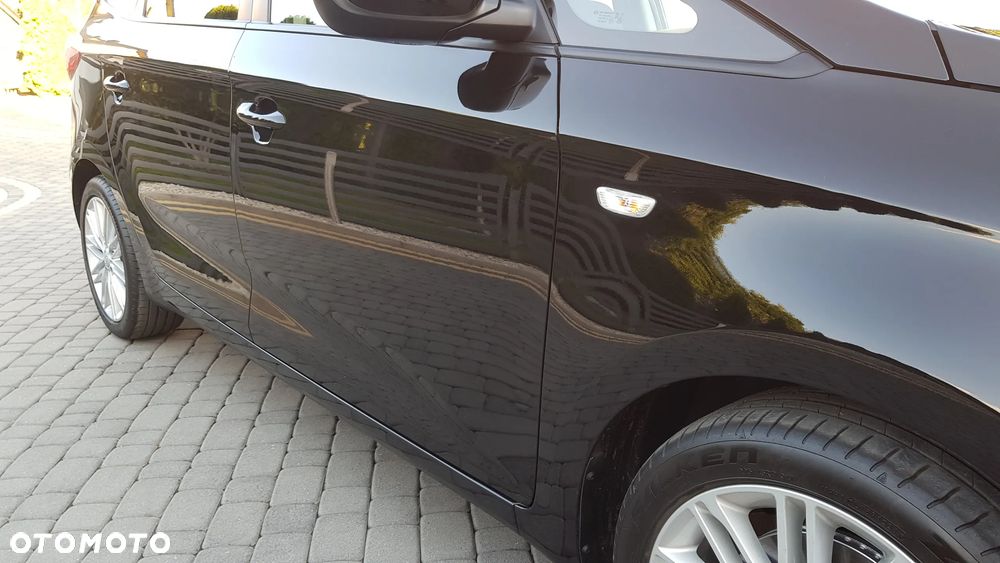 Kia Carens 1.6 GDI Dream Team Edition - 15