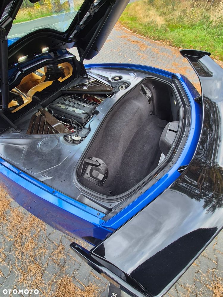 Chevrolet Corvette - 22