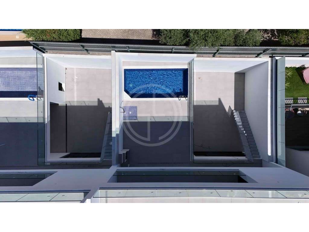 Moradia V3+1 com piscina privada em Gambelas - Grande imagem: 2/40