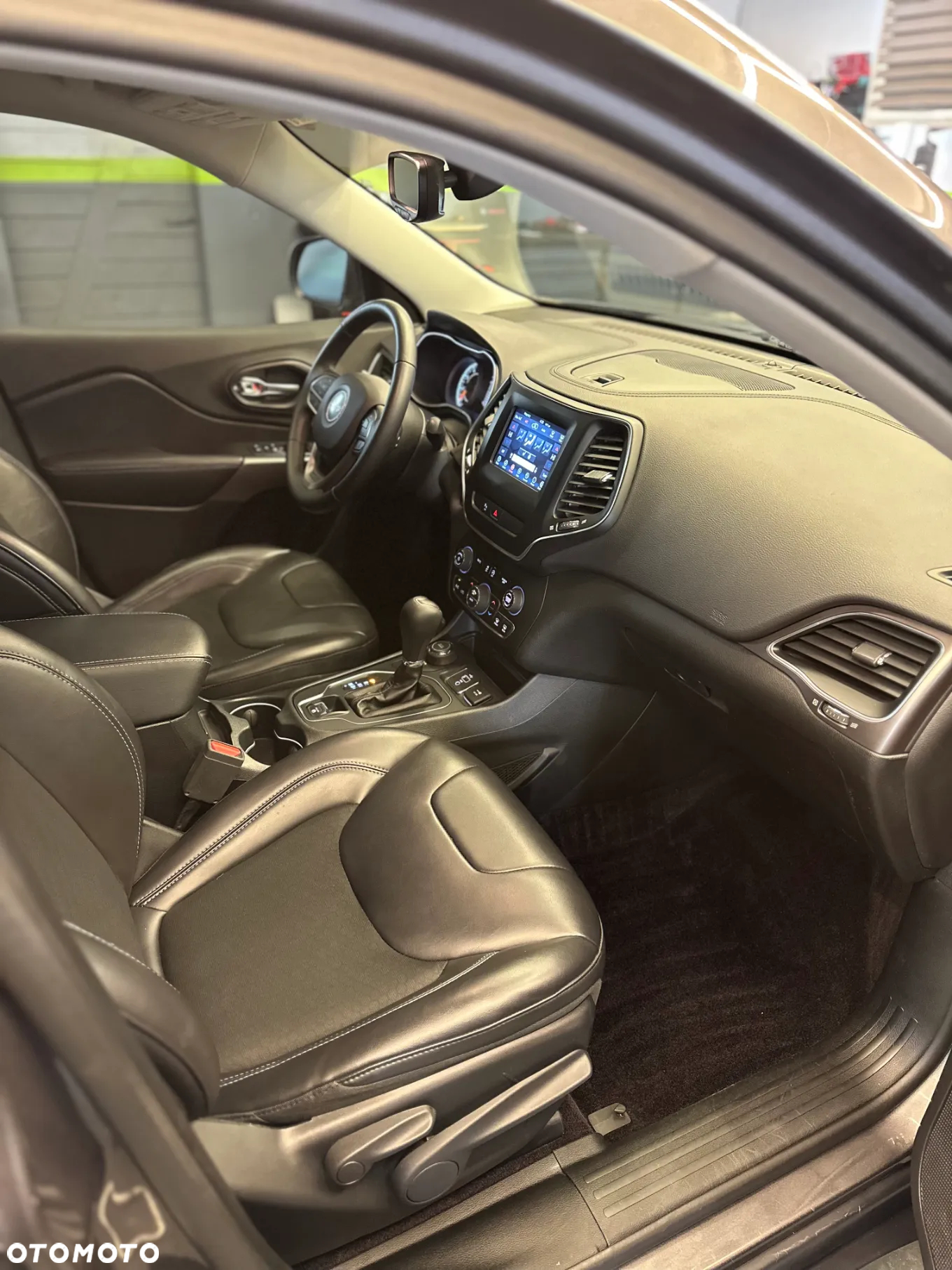 Jeep Cherokee - 9