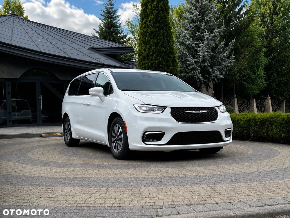 Chrysler Pacifica - 2