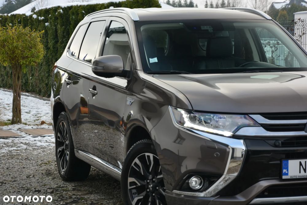 Mitsubishi Outlander 2.0 4WD Top - 22