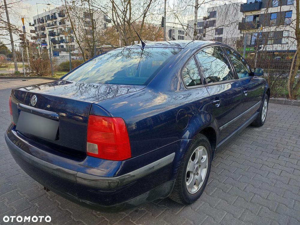 Volkswagen Passat 1.6 GL - 18