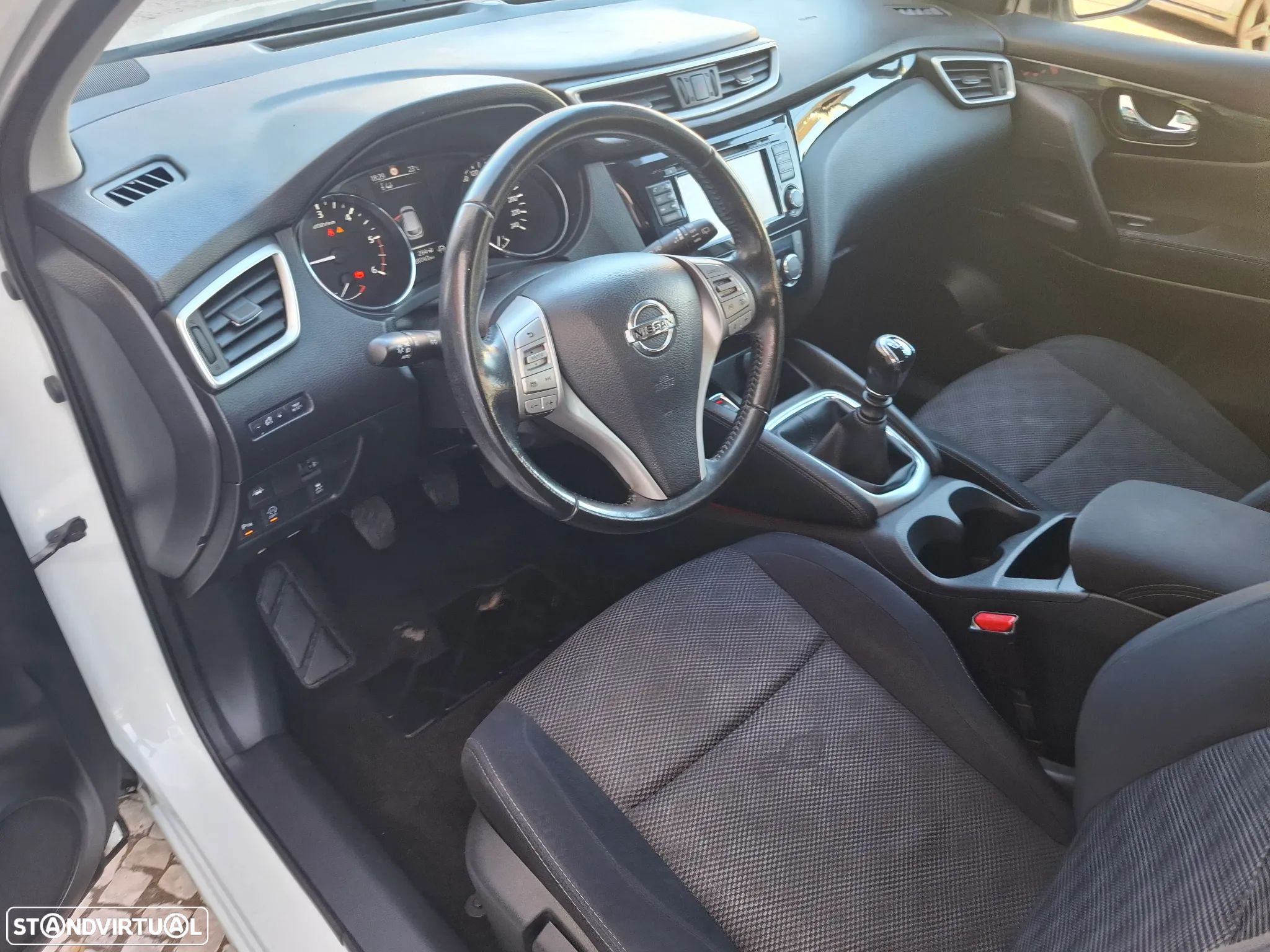 Nissan Qashqai 1.5 dCi N-Connecta - 24