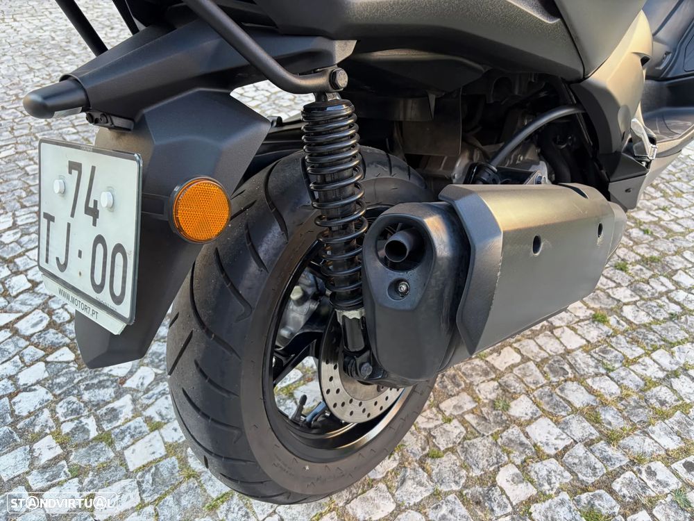 Yamaha X-Max - 8