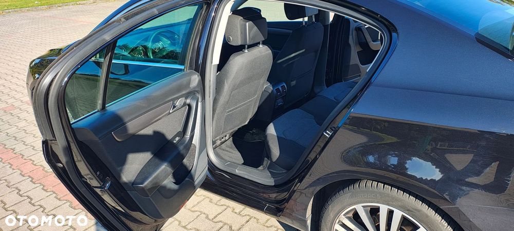 Volkswagen Passat 2.0 TDI Comfortline - 16