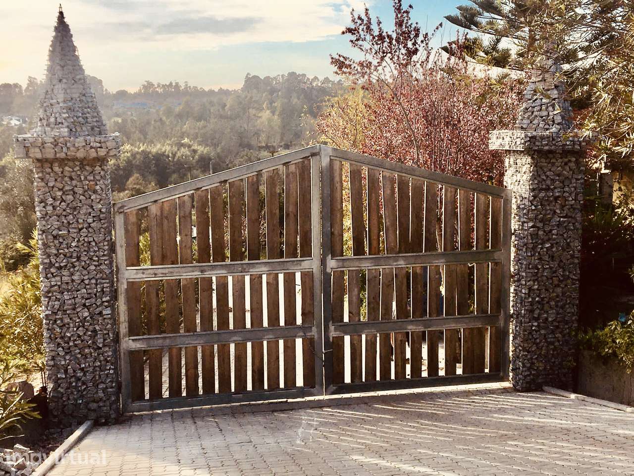 Moradia T4 + 2 com jardim privativo em Quinta Equestre de 10ha - Grande imagem: 2/38