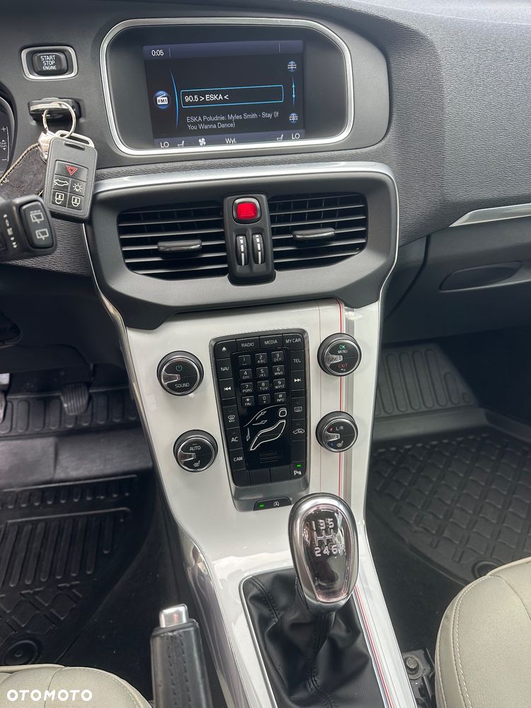 Volvo V40 D3 Momentum - 33