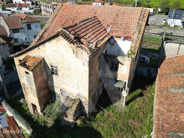 Moradia T5 de três pisos para remodelação, situada em Sernada do Vouga - Grande imagem: 5/12