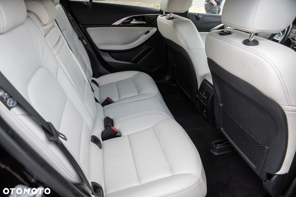 Infiniti Q30 - 32