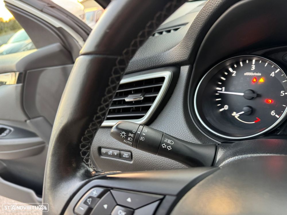 Nissan Qashqai 1.5 dCi N-Connecta J18 - 18