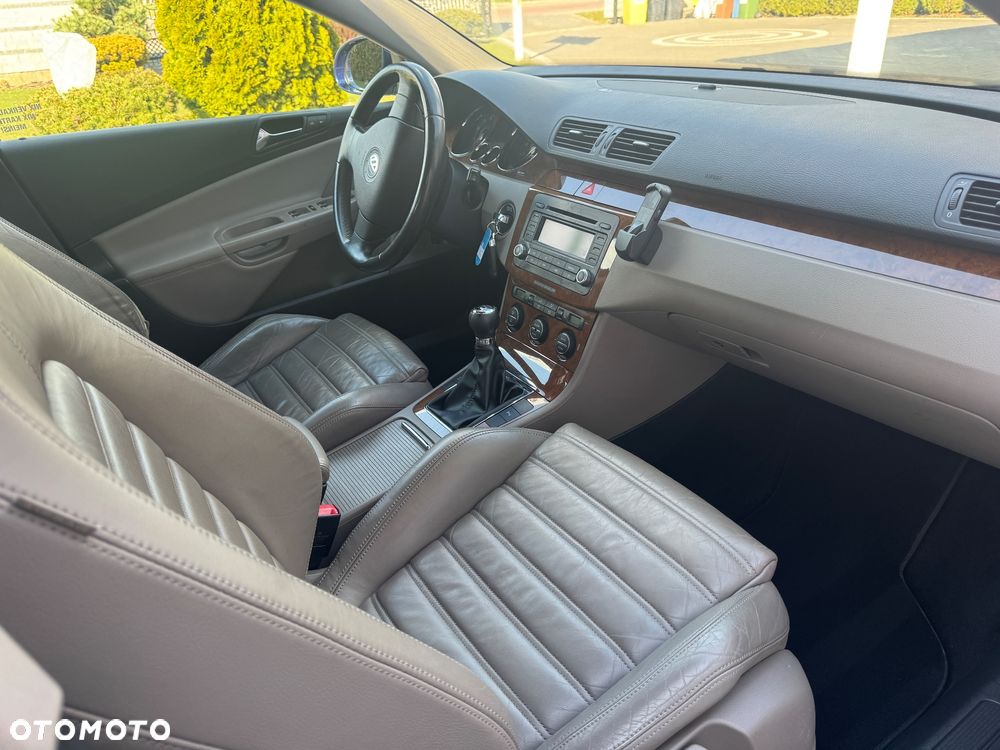 Volkswagen Passat 1.6 FSI Comfortline - 8