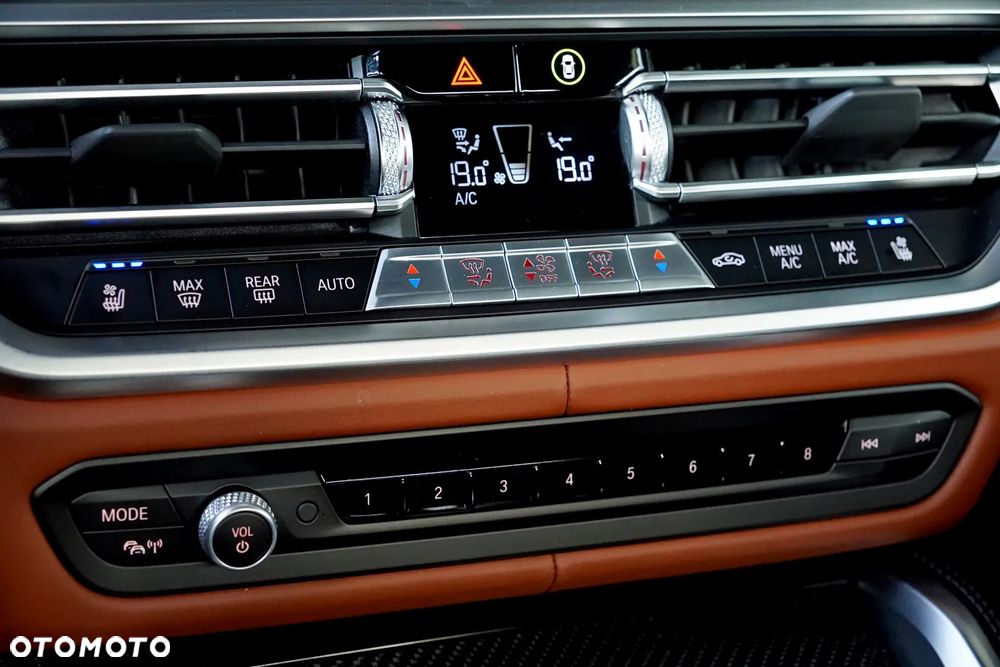 BMW M4 Competition M xDrive - 38