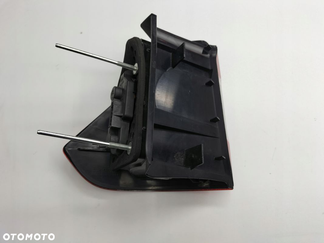 LAMPA TYLNA PRAWA W BŁOTNIK FORD GALAXY MK3 - 4