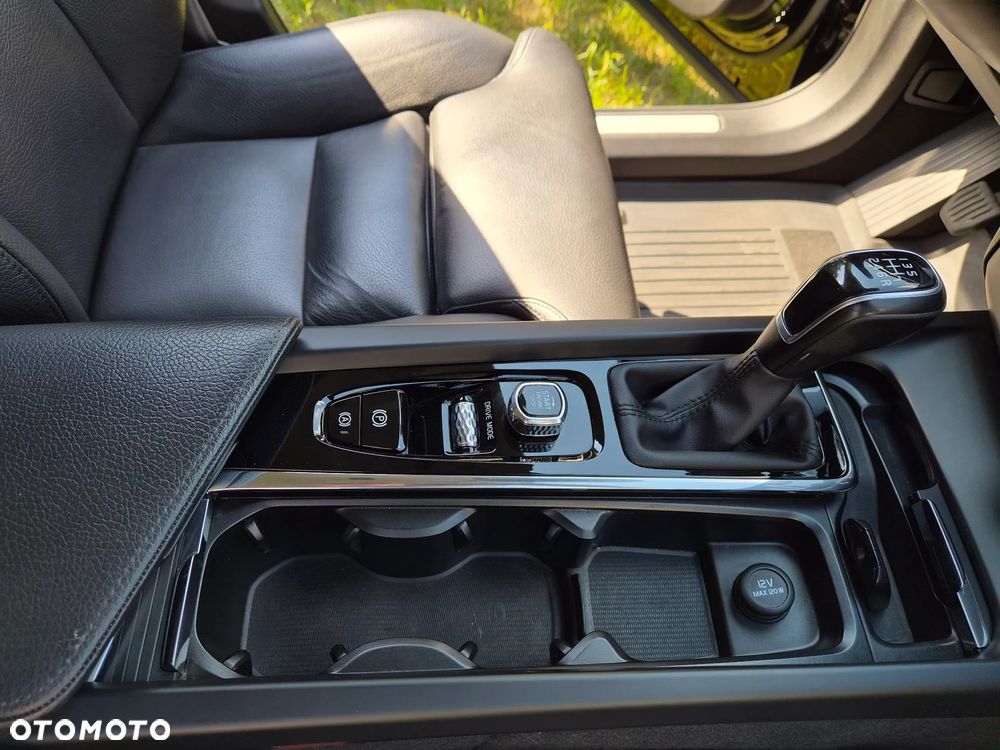 Volvo XC 60 D4 AWD Momentum Pro - 9