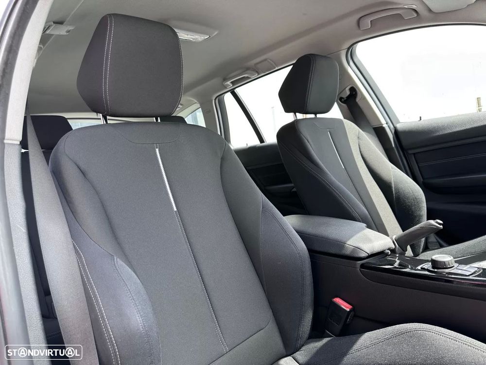 BMW 318 d Sport Line - 47